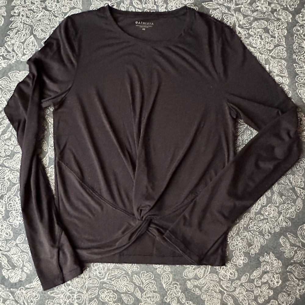Athleta long sleeve with ease top with twist
